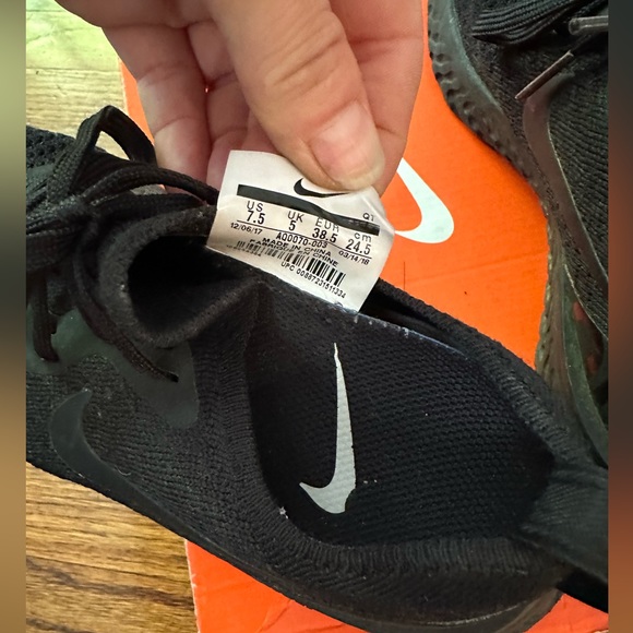 Nike Epic React Flyknit Black sz 7.5 - Picture 4 of 7